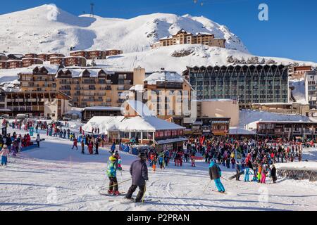 Frankreich, Hautes Pyrenees, Bagneres de Bigorre, La Mongie, die Informationsstelle des Pic du Midi de Bigorre (2877 m), Winter sports Resort Stockfoto