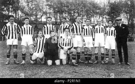 . Italiano: Una formazione della Juventus nella Stagione 1925/26. zwischen 1925 und 1926. Unbekannt 30 Formazione Juventus 1925-1926 Stockfoto