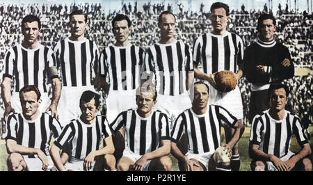 . Italiano: Una formazione della Juventus nella Stagione 1951-52. Da sinistra, in Piedi: C. Parola (Capitano), K. A. Praest, G. Mari, A. Piccinini, J. Hansen, G. Viola; accosciati: K.A.Hansen, E. Muccinelli, G. Boniperti, A. Bertuccelli, S. Manente. zwischen 1951 und 1952. Foto Archivio GS und Collezione Lamberto Bertozzi 45 Juventus Football Club, die barbarische Stockfoto