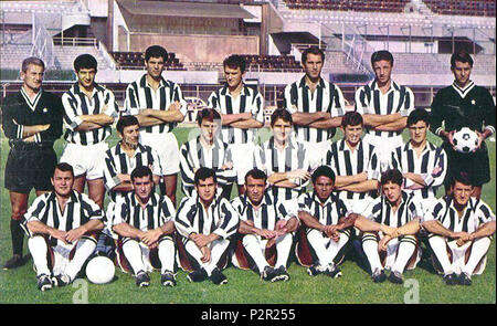 . Italiano: La Rosa della Juventus nella Stagione 1966-67, Posa all'interno dello Stadio Comunale di Torino. zwischen 1966 und 1967. Unbekannt 44 Juventus 1966-1967 Stockfoto