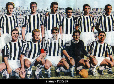 . Italiano: Una formazione della Juventus nella Stagione 1955-56. Da sinistra, in Piedi: B. Boldi, A. MONTICO, u. Colombo, J. Garzena Vairo, B., C. Nein; accosciati: K.A.Praest, G. Boniperti (Capitano), G. Turchi, G. Viola, G. Corradi. zwischen 1955 und 1956. Foto Archivio GS und Collezione Lamberto Bertozzi 45 Juventus Football Club 1955-1956 Stockfoto