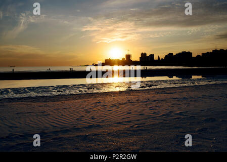 Außerordentliche Sonnenuntergang in Playa Ramirez, Montevideo (Uruguay). Stockfoto