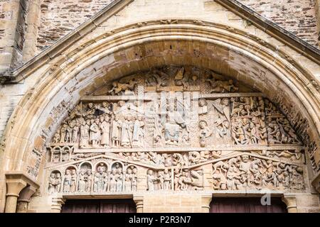 Frankreich, Aveyron, Conques, "Les Plus beaux villages de France (Schönste Dörfer Frankreichs), auf dem Weg von Saint Jacques de Compostelle Schritt, als Weltkulturerbe von der UNESCO, Abbatiale Sainte Foy Stockfoto