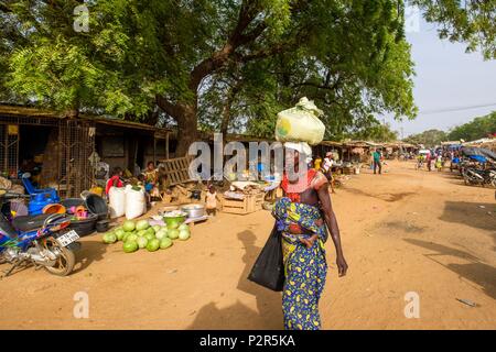 Burkina Faso, Center-Sud Region, die Stadt der Po, Land der Kassena ethnische Gruppe, die Market Street Stockfoto