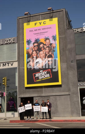 West Hollywod, Ca. 15 Juni, 2018. Deena Nicole Cortese, Vinny Guadagnino, Mike "die Situation "Sorrentino, Ronnie Ortiz-Magro, Pauly D bei MTV Jersey Shore FYC Foto Op in West Hollywood, Kalifornien am 15. Juni 2018. Quelle: David Edwards/Medien Punch/Alamy leben Nachrichten Stockfoto