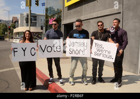 West Hollywod, Ca. 15 Juni, 2018. Deena Nicole Cortese, Vinny Guadagnino, Mike "die Situation "Sorrentino, Ronnie Ortiz-Magro, Pauly D bei MTV Jersey Shore FYC Foto Op in West Hollywood, Kalifornien am 15. Juni 2018. Quelle: David Edwards/Medien Punch/Alamy leben Nachrichten Stockfoto