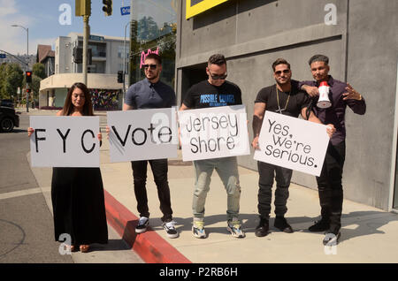 West Hollywod, Ca. 15 Juni, 2018. Deena Nicole Cortese, Vinny Guadagnino, Mike "die Situation "Sorrentino, Ronnie Ortiz-Magro, Pauly D bei MTV Jersey Shore FYC Foto Op in West Hollywood, Kalifornien am 15. Juni 2018. Quelle: David Edwards/Medien Punch/Alamy leben Nachrichten Stockfoto