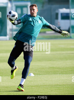 Vatutinki, Russland. 16 Juni, 2018. Torhüter Manuel Neuer (Deutschland). GES/fussball/Wm 2018 Russland: DFB-Finale training, Vatutinki, 16.06.2018 GES/fussball/fussball/WM 2018 Russland: Praxis, Watutinki, Juni 16, 2018 | Verwendung der weltweiten Kredit: dpa/Alamy leben Nachrichten Stockfoto