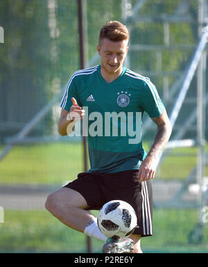 16 Juni 2018, Russland, Watutinki, Fußball, FIFA WM 2018, Training der Deutschen Fußball-Nationalmannschaft: Deutsche Spieler Marco Reus während einer Trainingseinheit. Foto: Ina Faßbender/dpa Stockfoto