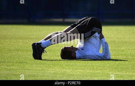 16 Juni 2018, Russland, Watutinki, Fußball, FIFA WM 2018, Training der Deutschen Fußball-Nationalmannschaft: Deutsche Team Manager Oliver Bierhoff während des Trainings. Foto: Ina Faßbender/dpa Stockfoto