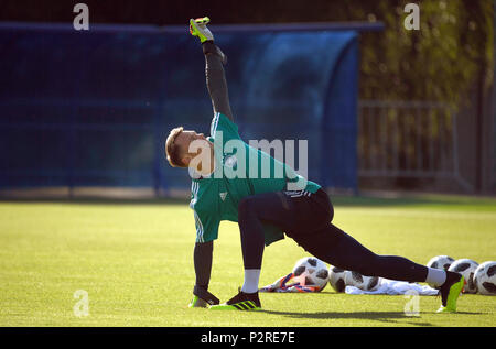 16 Juni 2018, Russland, Watutinki, Fußball, FIFA WM 2018, Training der Deutschen Fußball-Nationalmannschaft: Deutsche Torwart Manuel Neuer während des Trainings. Foto: Ina Faßbender/dpa Stockfoto