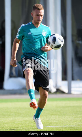 Vatutinki, Russland. 16 Juni, 2018. Joshua Kimmich (Deutschland). GES/fussball/Wm 2018 Russland: DFB-Finale training, Vatutinki, 16.06.2018 GES/fussball/fussball/WM 2018 Russland: Praxis, Watutinki, Juni 16, 2018 | Verwendung der weltweiten Kredit: dpa/Alamy leben Nachrichten Stockfoto