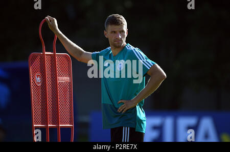 16 Juni 2018, Russland, Watutinki, Fußball, FIFA WM 2018, Training der Deutschen Fußball-Nationalmannschaft: Deutsche Spieler Thomas Mueller während des Trainings. Foto: Ina Faßbender/dpa Stockfoto