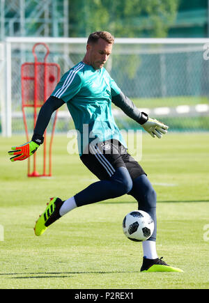 16 Juni 2018, Russland, Vatutinki, Fußball, FIFA WM 2018, Training der Deutschen Fußball-Nationalmannschaft: Deutsche Torwart Manuel Neuer während des Trainings. Foto: Ina Faßbender/dpa Stockfoto