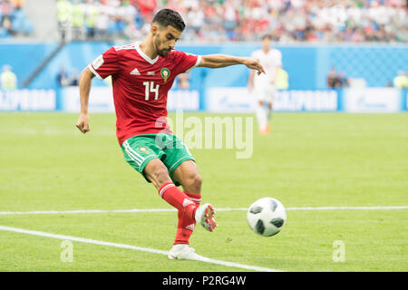 Mbark BOUSSOUFA (MAR) mit Kugel, Single Action mit Kugel, Aktion, vollständige Abbildung, Marokko (MAR) - Iran (IRN) 0:1, Erste Gruppe B, Spiel 4, 15. Juni 1818 in St. Petersburg; Fußball-WM 2018 in Russland vom 14.06. - 15.07.2018. | Verwendung weltweit Stockfoto