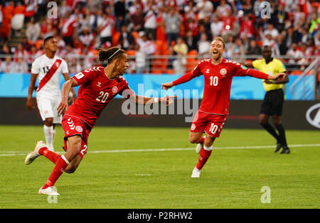 Mordovia Arena, Mordovia, Russland. 16 Juni, 2018. FIFA WM; Yussuf Yurary Poulsen Dänemark und Christian Eriksen von Dänemark feiert ihr Ziel für 1-0 in der 59. Minute Credit: Aktion plus Sport/Alamy leben Nachrichten Stockfoto