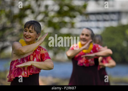 Pahoa, Hawaii, USA. 12 Juni, 2018. Hula Tänzer auf Coconut Island während des King Kamehameha Day Feier am Montag, Juni 12, 2018, in Hilo, Hawaii. Foto von Le Baskow/LeftEyeImages Credit: L.E. Baskow/ZUMA Draht/Alamy leben Nachrichten Stockfoto