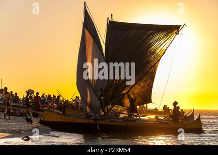 Madagaskar, Menabe region, Morondava, Fisherman's Canoe Stockfoto
