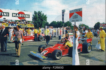 . Italiano: Monza, Autodromo Nazionale, 7 Settembre 1975. Il pilota austriaco Niki Lauda, autore della Pole Position, nell'abitacolo della sua Ferrari 312 T in Attesa del via del XLVI Gran Premio d'Italia; Alla sua Destra, sulla seconda Casella della griglia, il compagno di Squadra, lo svizzero Clay Regazzoni. 7. September 1975. Ercole Colombo 2 1975 GP Italien - Niki Lauda-Ferrari 312 T Stockfoto