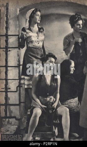 . Schauspielerinnen Sophia Loren und Lise Bourdin in Comacchio, in der der italienische Film La donna del Fiume. 7. November 1954. Unbekannt 84 Sophia Loren und Lise Bourdin Stockfoto