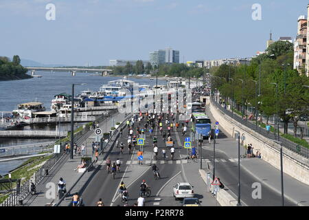 Großer Tag in Budapest City, Radfahren Stockfoto