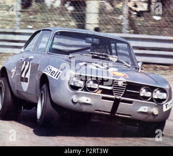 . Monza (Italien), Autodromo Nazionale, 19. März 1972. Italienische Rennfahrer Andrea De Adamich auf einem Alfa Romeo Giulia 2000 GTAm der Autodelta S.p.A. an der 1972 Monza Touring Car 4 Stunden - 'Mario Angiolinis' Trophy. 19. März 1972. Gabriela Noris 6 Andrea De Adamich - Alfa Romeo Giulia 2000 GTAm 1972 Monza (4 Stunden) Stockfoto