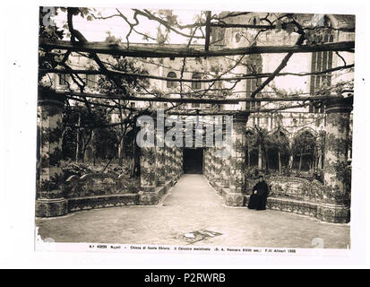 . Italiano: "Neapel - Chiesa di Santa Chiara. Il Chiostro maiolicato (D. A. Vaccaro XVIII secolo)". Catalogo n° 43233. 1935. Fratelli Alinari 6 Alinari 43233 - Napoli, Chiostro di Santa Chiara Stockfoto