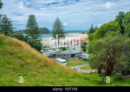 Tauranga Neuseeland - Januar 15, 2018: Campingplatz am Strand von Mount Maunganui Stockfoto