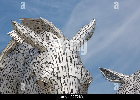 Falkirk, Schottland - Mai 19, 2018: Blick auf Aufbau Digital Detail, berühmten Skulpturen von Pferd Köpfe, Kunst im öffentlichen Raum von Andy Scott im Helix Park in der Nähe von Falkirk Stockfoto