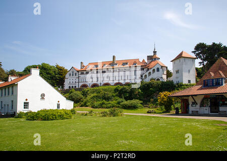 Tenby, Großbritannien: 11. Juni 2018: caldey Abtei und Kloster des Zisterzienserordens in der Nähe von Tenby ist als heilige Insel anerkannt. Stockfoto