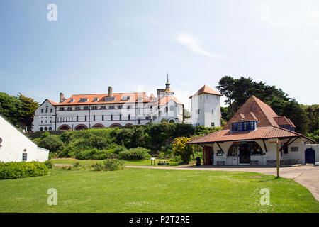 Tenby, Großbritannien: 11. Juni 2018: caldey Abtei und Kloster des Zisterzienserordens in der Nähe von Tenby ist als heilige Insel anerkannt. Stockfoto