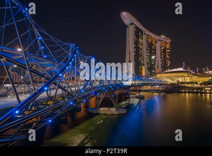 Singapur - Eine kleine und überfüllten Stadt/Staat Südostasiens, berühmt für seine moderne Architektur, wie die Marina Bay Sands im Bild Stockfoto