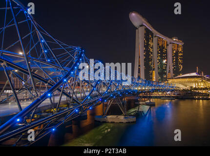 Singapur - Eine kleine und überfüllten Stadt/Staat Südostasiens, berühmt für seine moderne Architektur, wie die Marina Bay Sands im Bild Stockfoto