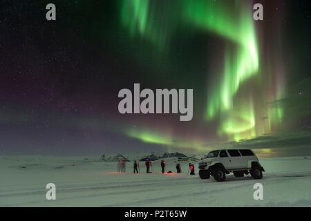 Island, Osten Island, Vatnajökull National Park, Fotografen unter einem Aurora Borealis Stockfoto