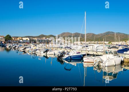 Spanien, Katalonien, wandern von Llança, Port de la Selva auf dem GR 92 und Europäischen Fernwanderweg E12, Llança, die Marina Stockfoto