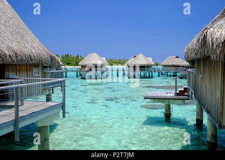 Frankreich, Französisch Polynesien, Gesellschaftsinseln, Inseln über dem Winde, Moorea, Überwasser Bungalows des Sofitel Hotel Stockfoto