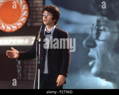 . Italiano: Nicola di Bari mentre Canta alla 22° edizione del Festival Di Sanremo. 1972. Unbekannt 65 Nicola di Bari Sanremo 72 Stockfoto