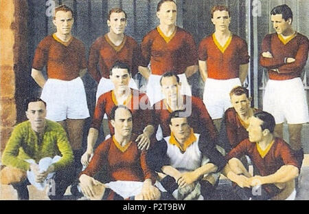 . Italiano: Una formazione della Roma nella Stagione 1930-31. Da sinistra, in Alto: R. Constantino, C.A., R. Fasanelli Volk, F. Eusebio, A.C.; Ludueña al Centro: A. Ferraris (IV), F. Bernardini, R. D'Aquino; in Basso: massaggiatore, A. Mattei (I), G. Masetti, R. Bodini (II). Zwischen 1930 und 1931. Foto Archivio GS und Collezione Lamberto Bertozzi 9 Associazione Sportiva Roma 1930-31 Stockfoto