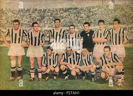 . Italiano: Una formazione della Juventus Cisitalia nella Stagione 1942-43. Da sinistra, in Piedi: C. Parola, V. Sentimenti (III), G. Varglien (II), M. Ventimiglia, L. Sentimenti (IV), A. François, U. Locatelli; accosciati: T. Depetrini, G. Meazza, S., Bellini, R. Lushta. ca. 1942. Unbekannt 44 Juventus Cisitalia 1942-1943 Stockfoto