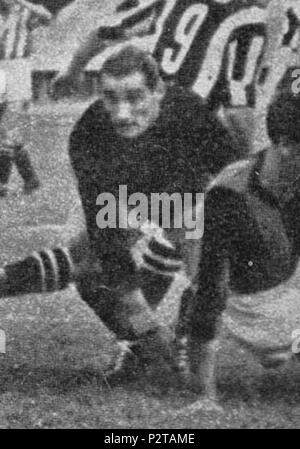 . Italiano: Turin, stadio Municipale Benito Mussolini, 28 giugno 1942. Il portiere rossonero Giovanni Rossetti in azione Nel Corso della sfida tra Juventus e AC Milano (4-1) valevole per la Finale di ritorno della Coppa Italia 1941/42. 28. Juni 1942. Foto von Unbekannten beschnitten durch Danyele 1 1941/42 Coppa Italia final (2. Bein) - juventus V AC Milano - Giovanni Rossetti Stockfoto