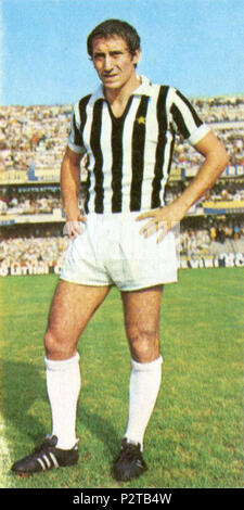 . Italiano: Verona, stadio Marcantonio Bentegodi. Il calciatore italiano Giuseppe Furino alla Juventus all'inizio della Stagione 1970/71, in Occasione di una trasferta sul Campo del Verona. 30. August 1970 bzw. 11. Oktober 1970. Unbekannt 36 Giuseppe Furino - Juventus FC 1970/71 Stockfoto