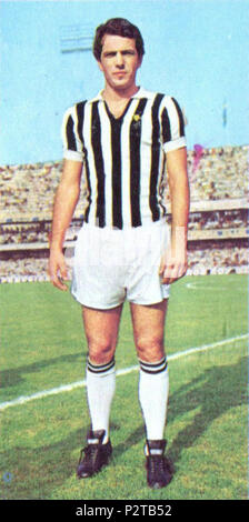 . Italiano: Verona, stadio Marcantonio Bentegodi. Il calciatore italiano Roberto Bettega alla Juventus all'inizio della Stagione 1970/71, in Occasione di una trasferta sul Campo del Verona. 30. August 1970 bzw. 11. Oktober 1970. Unbekannt 76 Roberto Bettega - Juventus FC 1970/71 Stockfoto