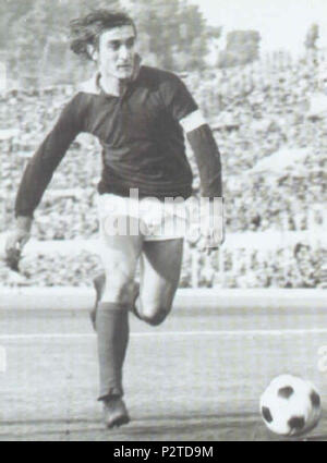 . Fußballspieler Franco' Ciccio' Cordova, dann Kapitän von A.S. Roma, im Stadio Olimpico in 1973. 1974. Unbekannt 13 Calcio Franco Cordova Olimpico 1974 Stockfoto