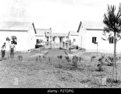 . Italiano: Centro Assistenza Profughi Ausländer' Roberto Rossi Longhi' Di Latina. ca. 1957. Unbekannt 15 CAPS Latina, 01. Stockfoto