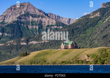 Prince of Wales Hotel und National Historic Site im Waterton Lakes National Park in Alberta, Kanada. Stockfoto