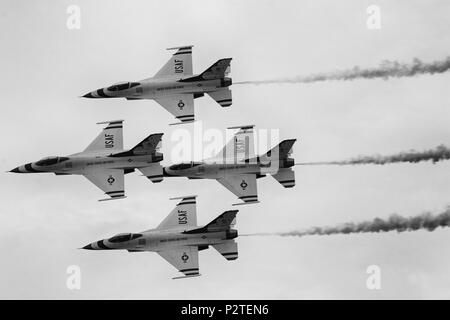 US Air Force Thunderbirds an Tragflächen über Houston Air Show Stockfoto