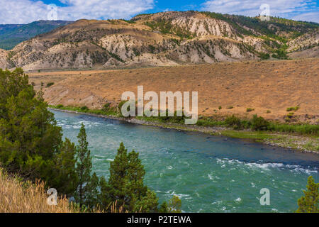 Yellowstone River im Südwesten von Montana entlang Scenic Highway 89. Der Yellowstone ist der letzte frei fließende Fluss in den unteren 48 Staaten. Stockfoto