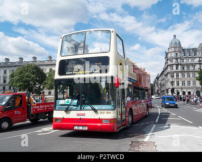 London, Großbritannien: 25. Juli 2016: Die Original Tour Bus Unternehmen hält das Vorrecht zu betreiben öffnen Double gekrönt - decker Bus Touren in ganz London. Stockfoto