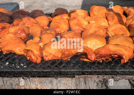 Lecker ayam percik Madu (Honig Huhn) Verkauf im Ramadan Basar während des heiligen Monats Ramadan. Stockfoto