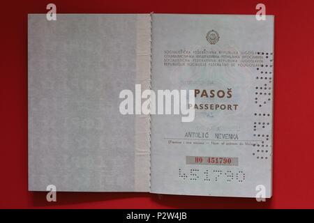 Jugoslawien Reisepass ausgestellt ca. 1980 Bürgerin Antolic Nevenka. Vor dem Bürgerkrieg und Trennung in fünf neuen Mitgliedstaaten im Zeitraum 1991/1992. Stockfoto